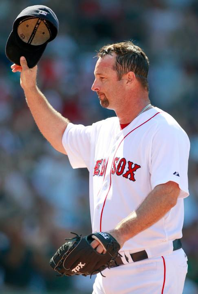 Tim Wakefield, who revived his career and Red Sox trophy case with knuckleball, has died at 57