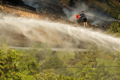 Fast-moving brush fire damages at least 7 homes in neighborhood of Oakland, California