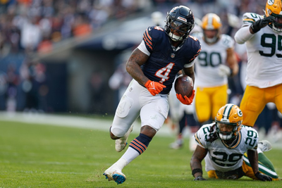 Bears show moxie against Packers, fall short for 4th straight week as Santos FG is blocked as time expires