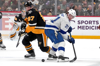 Brayden Point's OT winner helps Lightning rally past Penguins, 3-2