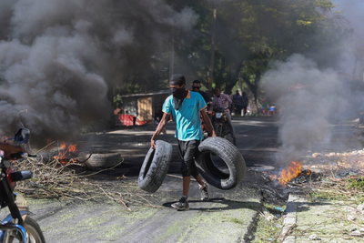 Residents in Haiti's capital stand with police in a battle to repel the latest gang attack