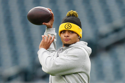 Jets and QB Justin Fields agree to a 2-year, $40 million deal, AP source says