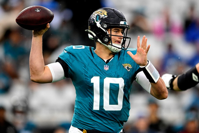 The 49ers agree to a 2-year contract with QB Mac Jones, AP source says