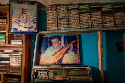 Kashmir's Sufi music lovers are sticking with the audio cassette