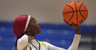 One-armed basketball player makes history with basket