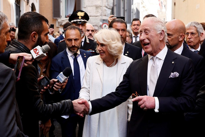 Pope Francis meets privately with King Charles and Queen Camilla during his Vatican convalescence