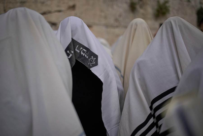 Tens of thousands of Jews gather for traditional blessing in Jerusalem