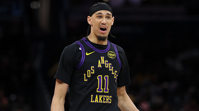 Lakers center suspended after shoving Wizards mascot before game