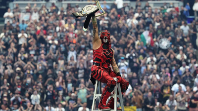Penta hangs on to Intercontinental Championship in exhilarating ladder match at WrestleMania 42