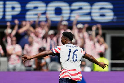 US reaches World Cup knockout round and wins its group with 2nd straight victory, 2-0 over Australia