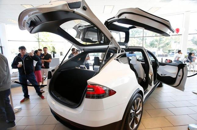Tesla door design is targeted by new US automotive safety bill