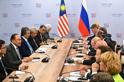 Putin hosts leaders of Southeast Asian nations, seeking to boost their business ties