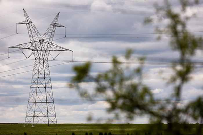Texas lawmakers want to halt plan to build high-voltage transmission lines across the state