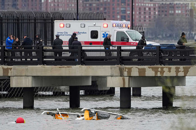 NYC sightseeing helicopter likely hit birds before its fatal plunge into Hudson River, report shows