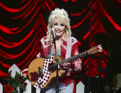 Dolly Parton is your halftime entertainment this Thanksgiving