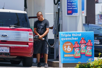 Despite the Israel-Hamas war, U.S. gas prices keep falling
