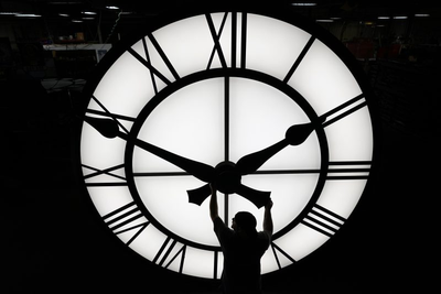 Daylight saving time: Lawmakers tried to lock the clocks this year — what happened?