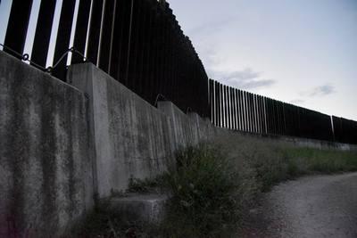 Biden's movable wall is criticized by environmentalists and those who want more border security