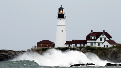 Lee makes landfall in Canada, 1 man killed in Maine