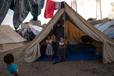 A tent camp for displaced Palestinians pops up in southern Gaza, reawakening old traumas