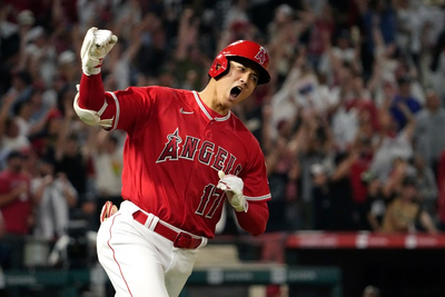 Shohei Ohtani met with the Dodgers in LA for 2-3 hours, manager Dave Roberts says