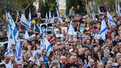 Families of Israeli hostages march towards Jerusalem demanding action from government