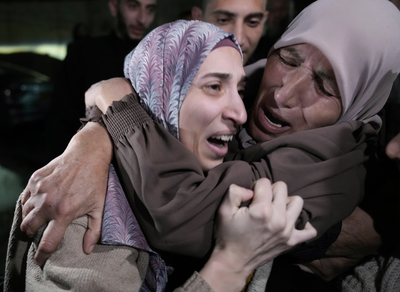 Palestinian prisoners start to be released, Israeli hostages return to Israel, military says