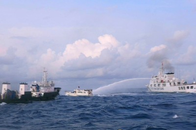 Philippines says Chinese coast guard used water cannons against its vessels for a second day