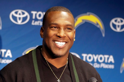 Antonio Gates, Julius Peppers headline 15 player finalists for Pro Football Hall of Fame
