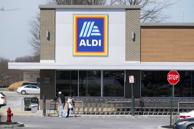 Aldi eliminates plastic shopping bags in US stores