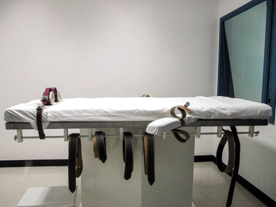 60 officers ask Missouri governor not to execute death row barber
