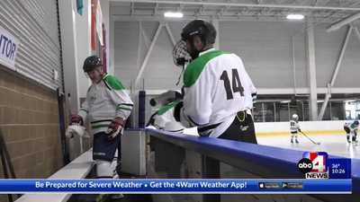 Golf pros help out Special Grizzlies hockey team