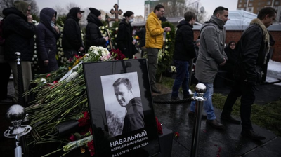 Ex-ambassador to Russia commends Navalny funeral attendants for 'incredible bravery’