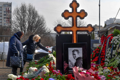 Navalny's mother brings flowers to his grave a day after thousands attended his funeral in Moscow