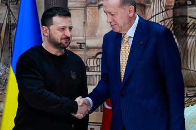 Turkey's Erdogan offers to host a peace summit with Russia during a visit from Ukraine's Zelenskyy