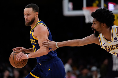 Curry scores 31 in return as Warriors defeat Lakers 128-121 despite 40 points from James