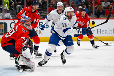 Capitals beat the Lightning 4-2 to keep their playoff hopes alive
