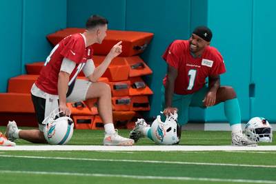 Dolphins agree with QB Tua Tagovailoa on a 4-year, $212M contract extension, AP source says